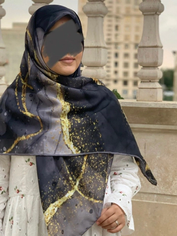 روسری مشکی رگه طلایی