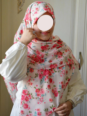 روسری گلگلی کرمی