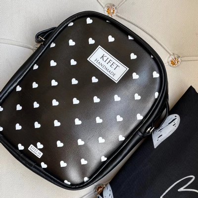 کیف مشکی قلب سفید