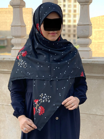 روسری مشکی خلوت